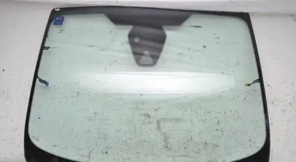 Ford Fiesta Front windscreen/windshield window 