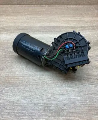 Mercedes-Benz E W210 Wiper motor 0390241420