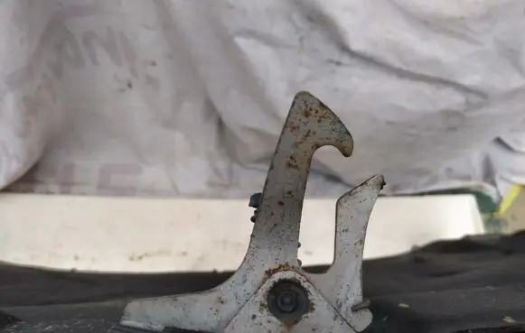 Volvo S80 Engine bonnet (hood) release handle