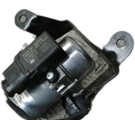 Volkswagen Polo VI Vacuum pump 