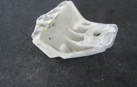 Opel Vectra B Engine mounting bracket 90498185 24494038a