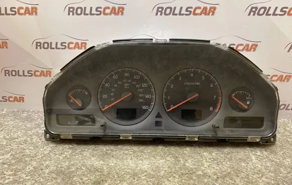 Volvo XC70 Speedometer (instrument cluster) 9499669 69294590T 9459821