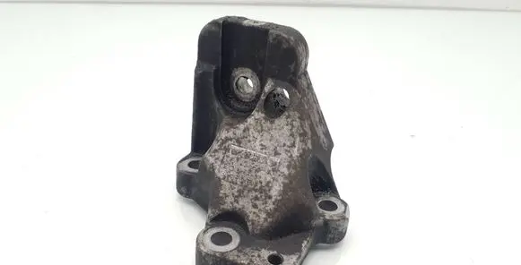 Engine mounting bracket