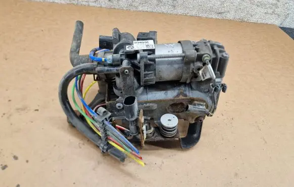 BMW 7 G11 G12 Air suspension compressor/pump 6861882