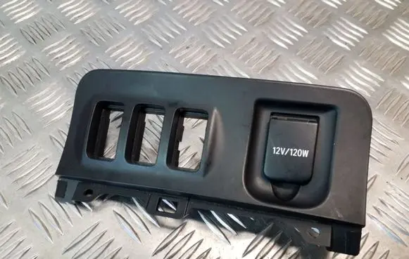 Toyota Land Cruiser (J120) 12 V Socket (front) 
