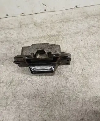 Volkswagen PASSAT B6 Engine mount bracket 3C0199555