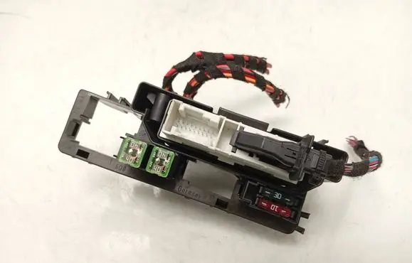 Volkswagen PASSAT B8 Fuse module 5Q0937503F