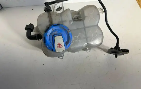 Porsche Macan (95B) Coolant expansion tank/reservoir cap 95B121407B
