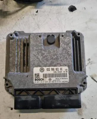 Volkswagen Jetta V Engine control unit/module 03G906021KK 1039S15970 0281013228