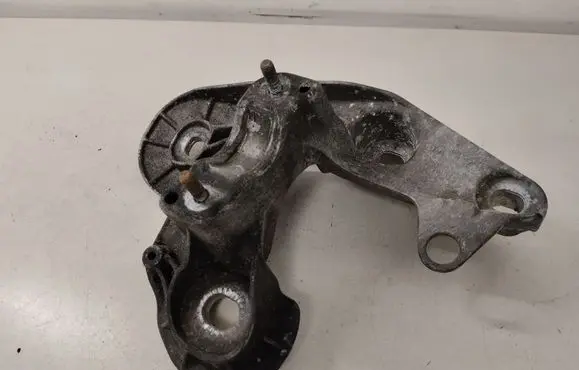 Audi A6 S6 C6 4F Engine mounting bracket 4F0199351A