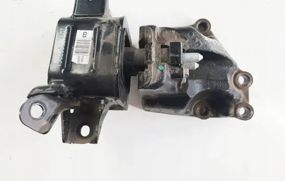 Hyundai Kona I Engine mount bracket