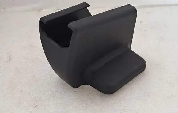 Toyota Avensis T270 Front passenger seat rail trim 7213705050C0 7213705050