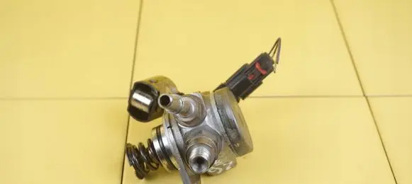 Opel Corsa E Fuel injection high pressure pump 2951000361 B10XFT