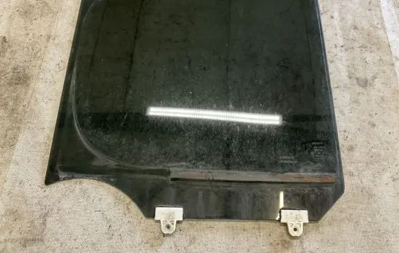 Nissan Cube Z12 Rear door window glass