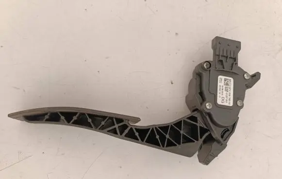 Opel Insignia A Accelerator throttle pedal 13237352 6PV00976500
