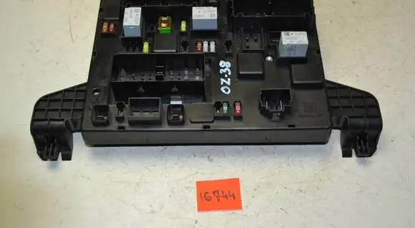 Opel Zafira C Fuse module 13449202