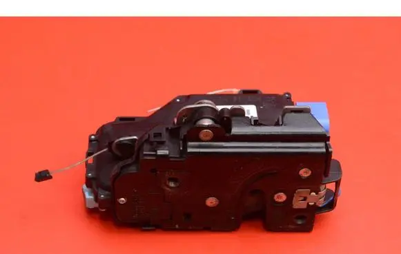 Skoda Octavia Mk2 (1Z) Rear door lock 7L0839016D