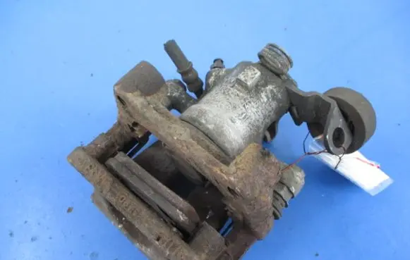 Opel Zafira A Rear brake caliper