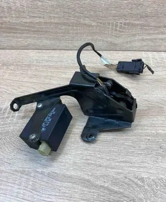 BMW 5 E39 Tailgate window lock/catch/latch 8238469 8384069 8381137