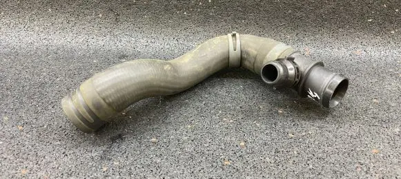 Audi A4 S4 B9 Engine coolant pipe/hose 8W0121140