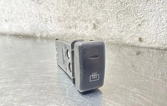 Opel Frontera B Windscreen/window heater switch M18872