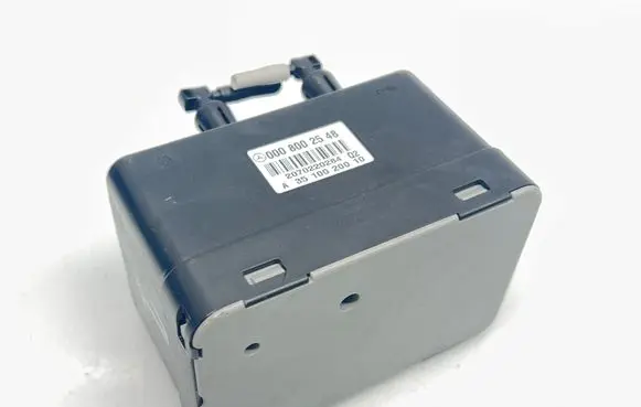 Mercedes-Benz CLK A209 C209 Central locking vacuum pump 0008002548 2070220284 A3510020010