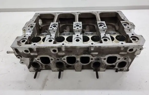 Volkswagen PASSAT B6 Engine head 038103373R