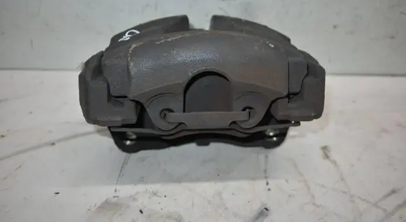 Volkswagen Transporter - Caravelle T5 Front brake caliper 7H0106E