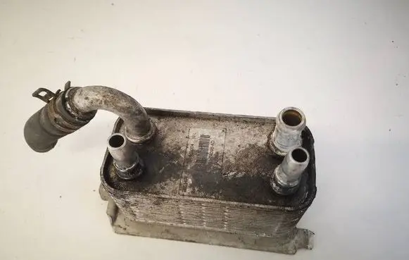 Volvo V70 Engine oil radiator 6G917A095AD