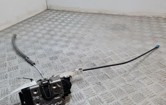 Mercedes-Benz Sprinter W906 Front door lock 45111168