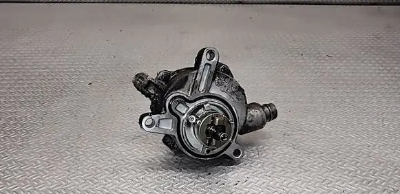 Volvo V70 Vacuum pump 30677904