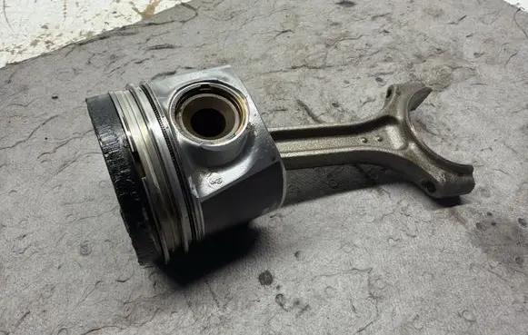 Volvo V60 Piston 