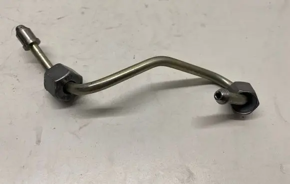 Nissan Qashqai Fuel injector supply line/pipe 