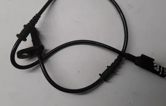 Mercedes-Benz E W211 ABS brake wheel speed sensor A2115402317 A0315457428