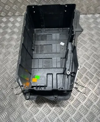 Volkswagen Touareg II Battery box tray 7P0801283