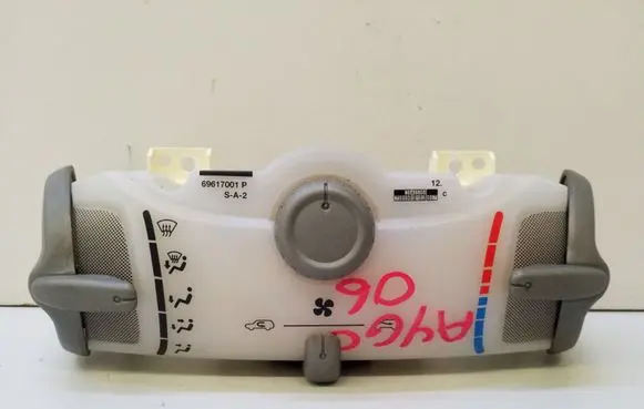 Toyota Aygo AB10 Climate control unit 559000H020 P69610001A62T66