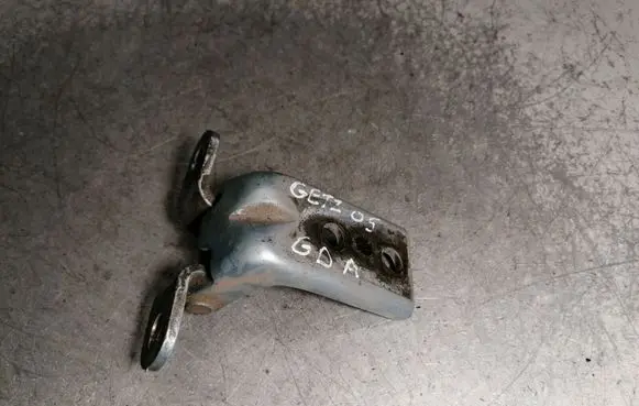 Hyundai Getz Rear door upper hinge