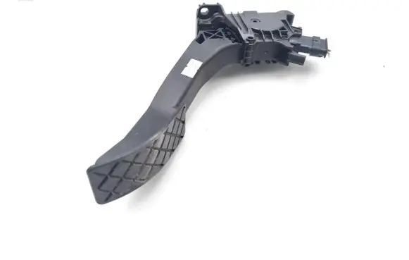 Accelerator throttle pedal