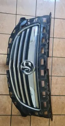 Opel Insignia A Front bumper upper radiator grill 903200054