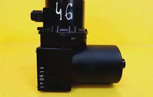 Seat Toledo I (1L) Central locking vacuum pump 1L0862257