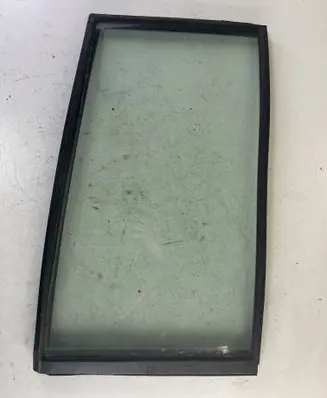 Mitsubishi Pajero Rear vent window glass 
