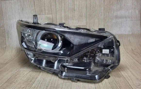 Toyota Auris E180 Headlight/headlamp 8111002K30 90070909