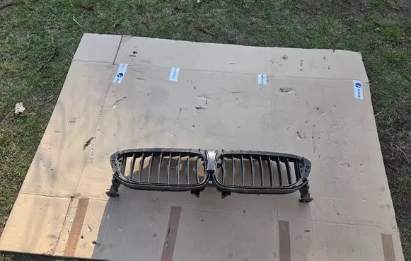 BMW 5 G30 G31 G38 Front bumper upper radiator grill 7497279