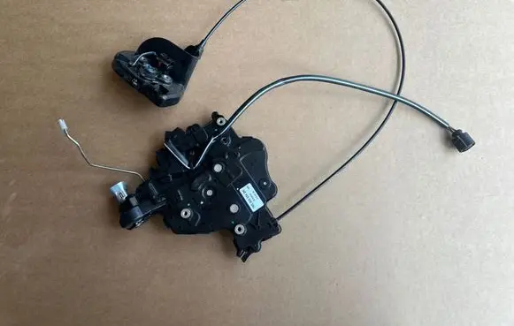 Volkswagen Transporter - Caravelle T5 Sliding door lock 7H0843654DH