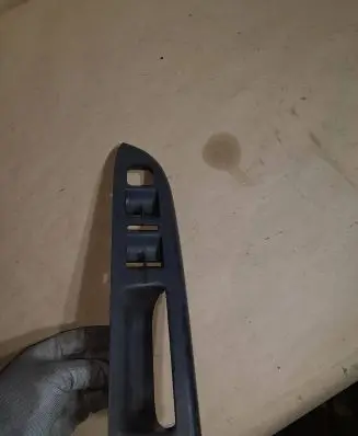 Volkswagen Golf Plus Front door window switch trim 5M1867371B