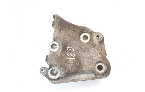 Peugeot 406 Engine mounting bracket 9628311880