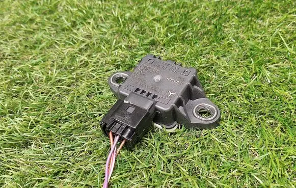 Mercedes-Benz E W212 ESP acceleration yaw rate sensor A0009059101