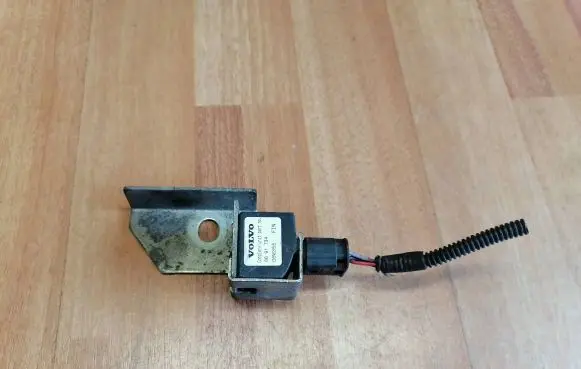 Volvo XC70 Airbag deployment crash/impact sensor 8691734 8691736
