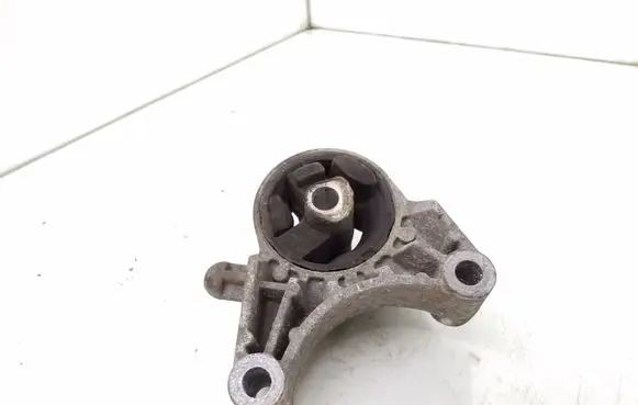 Opel Zafira B Engine mount bracket 2105442