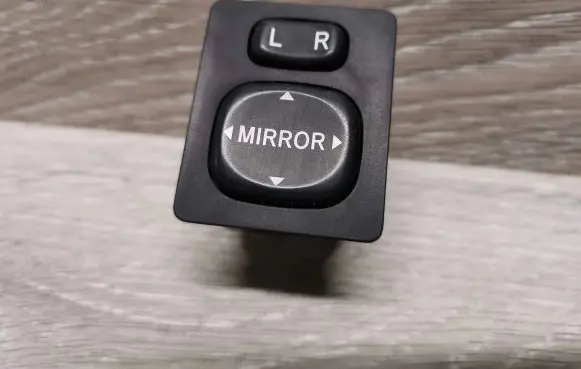 Toyota Avensis Verso Wing mirror switch 769746B 183574